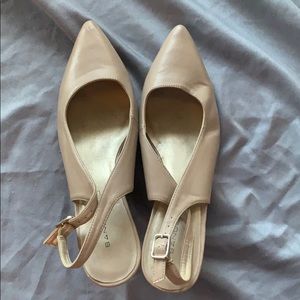 Bandolino nude kitten heels size 8